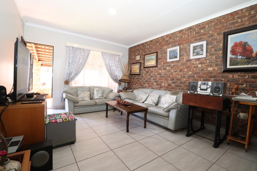 To Let 3 Bedroom Property for Rent in La Hoff North West